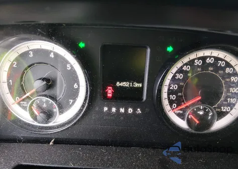 2017 Ram 1500 Express 4X4 6'4 Box из США, поврежденный, VIN 1C6RR7FGXHS678398